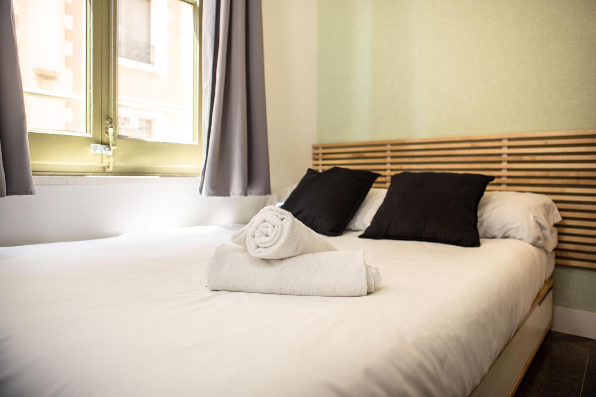 Urbany Hostel Bcn Go! Barcelona Bagian luar foto
