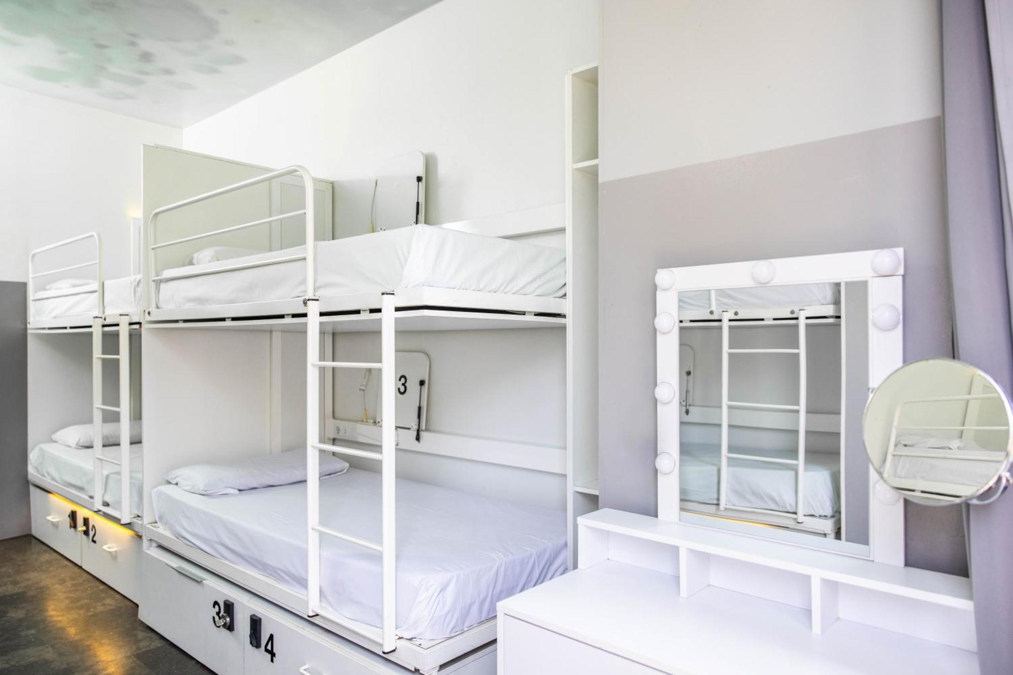 Urbany Hostel Bcn Go! Barcelona Bagian luar foto